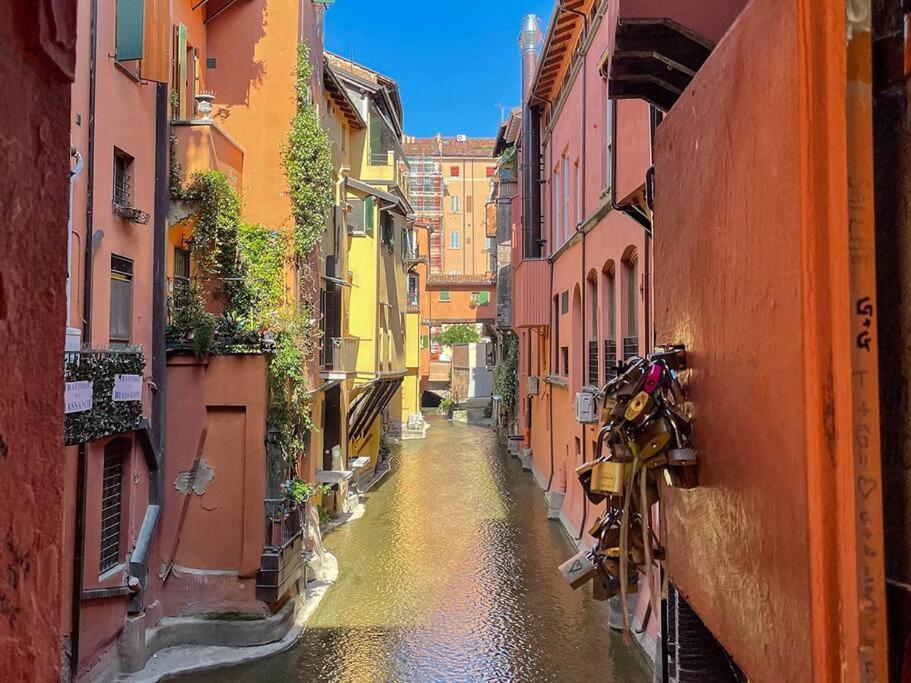 Ferienwohnung The Attico Chic Urban Free Parking Bologna Exterior foto